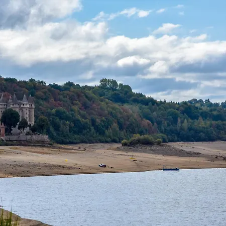 シャレー In Near & Castle ボーリュ